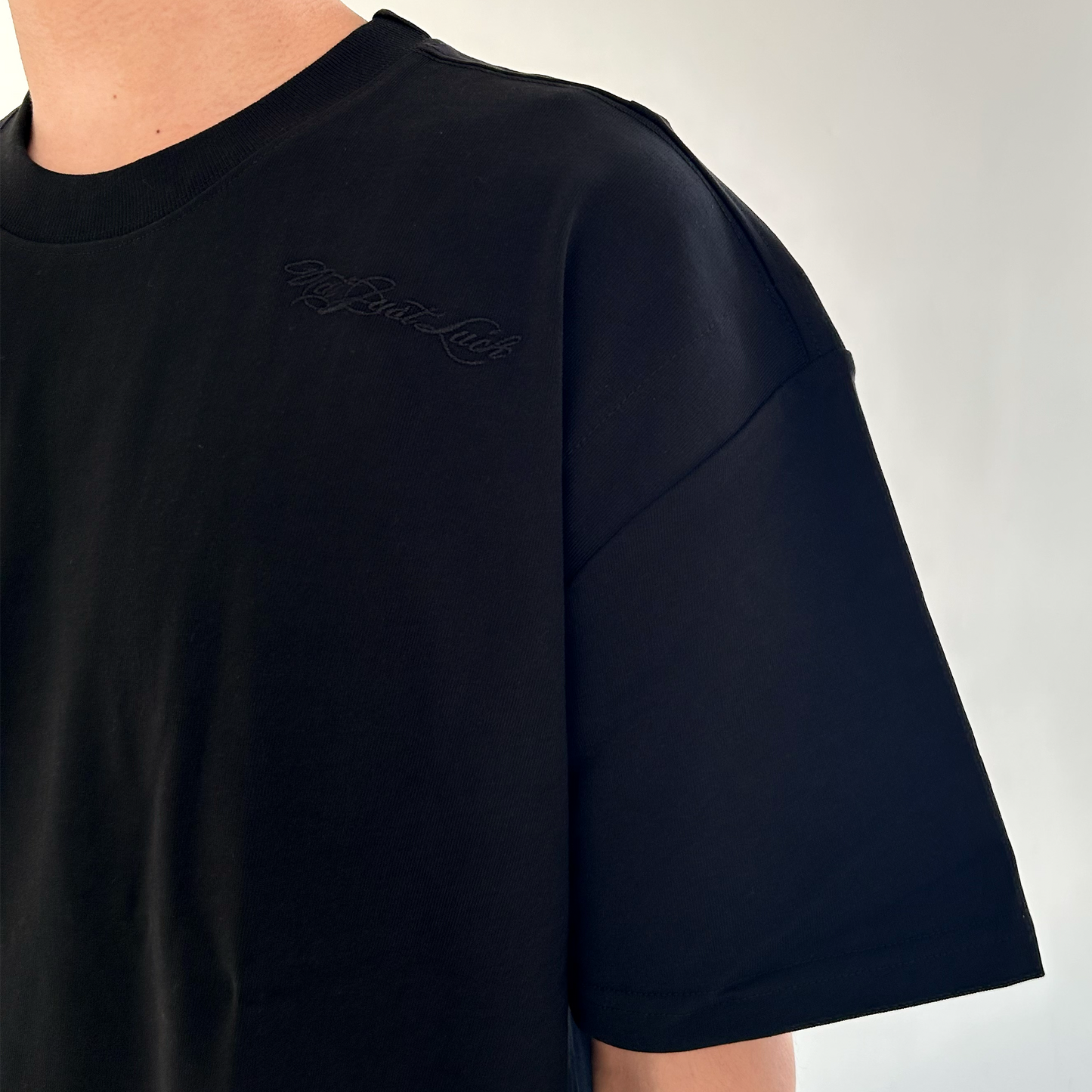 SIGNATURE EMBROIDERED TEE - BLACK