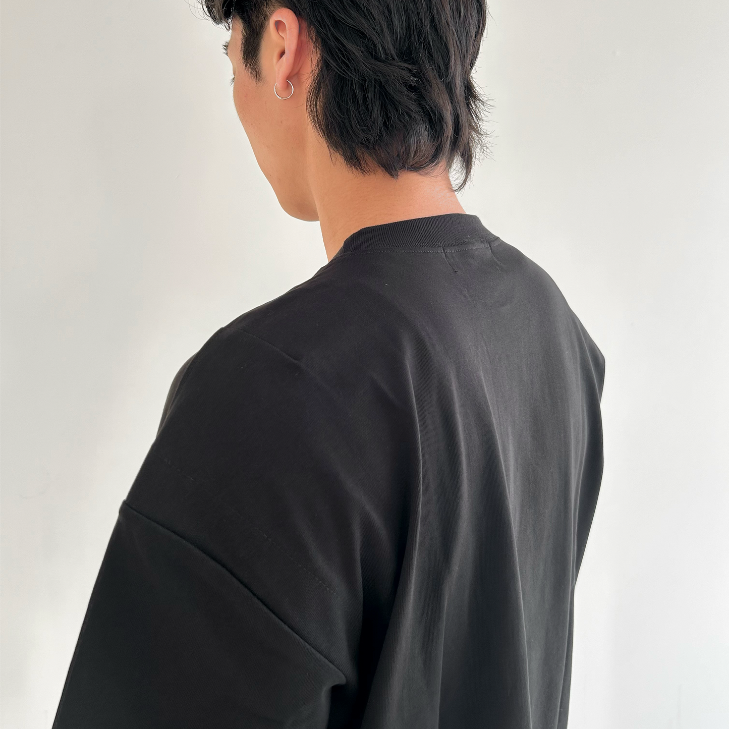 SIGNATURE EMBROIDERED TEE - BLACK