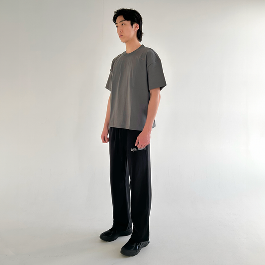 SIGNATURE EMBROIDERED TEE - GREY