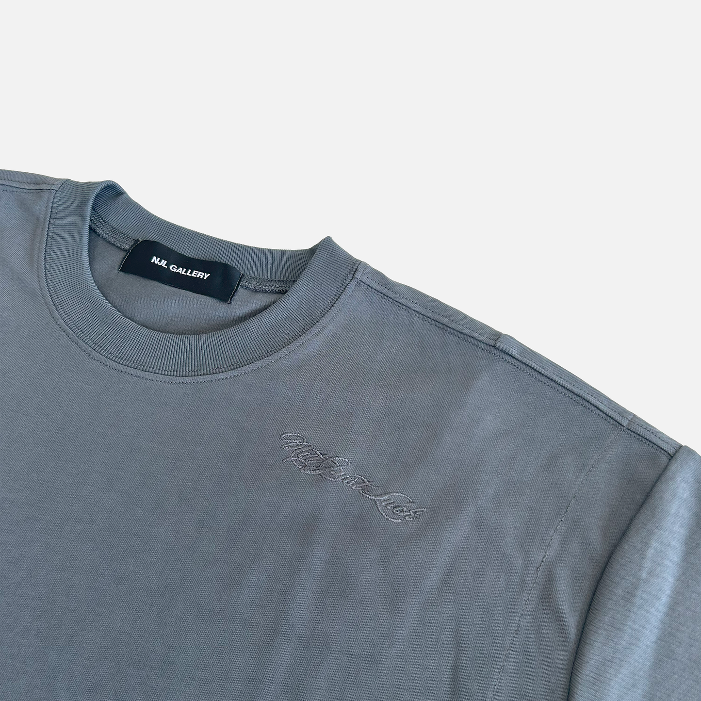 SIGNATURE EMBROIDERED TEE - GREY