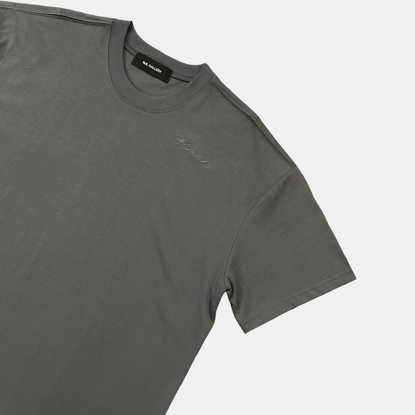 SIGNATURE EMBROIDERED TEE - GREY